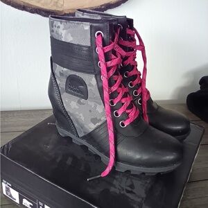Sorel Black and Gray Lace-Up Boots with Pink Laces